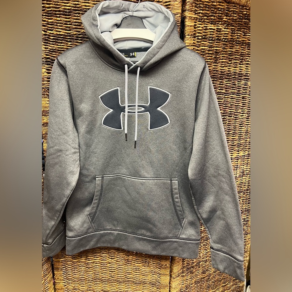 Under Armour - Mens Large, Small‎ spot to clean, Grey